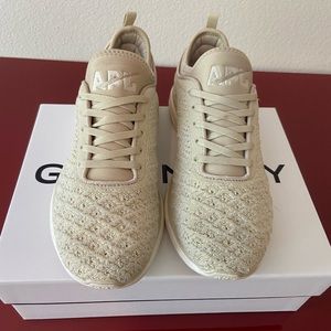 APL Techloom Phantom Sneakers 9.5 Running